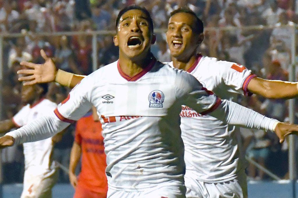 Michaell Chirinos revela el video que lo inspiró para anotarle al Municipal y eliminarlos de la Concacaf League