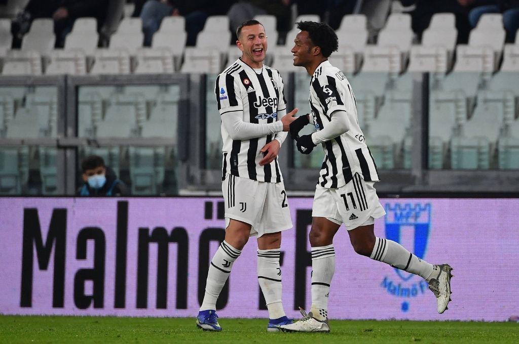 Un espectacular gol olímpico de Juan Cuadrado y otro tanto de Dybala dan el triunfo a la Juventus