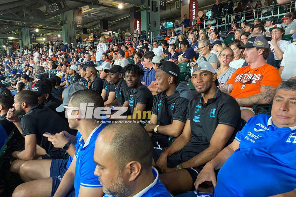 Así disfrutaron los jugadores de la Selección de Honduras junto a Mauricio Dubón en el Minute Maid Park; hubo regalo especial