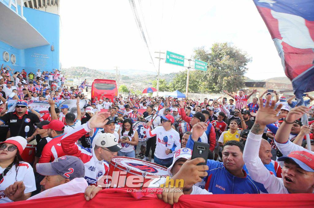 Olimpia-Génesis: ¿Qué pasó con Tilguath en su llegada?, el show de la Ultra Fiel y el gesto de los jugadores con la afición blanca