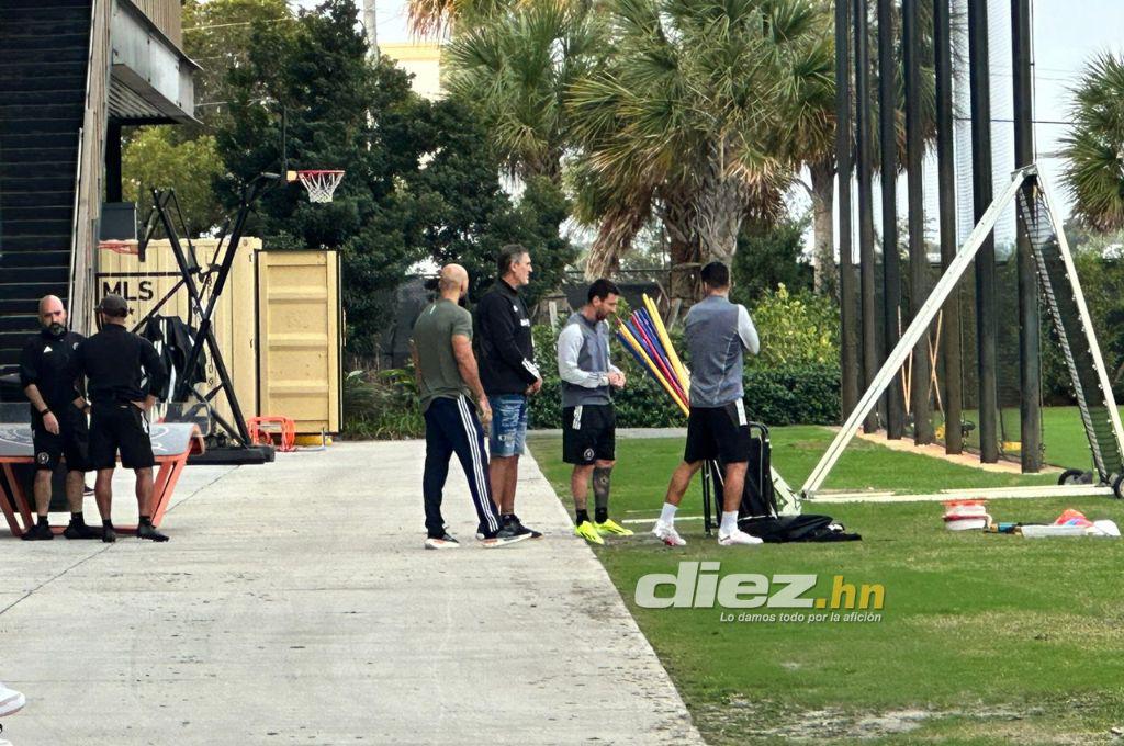 ¿Se podrán tomar fotos con Messi en El Salvador? El saludo del argentino con David Ruiz y los guardaespaldas del ‘10’