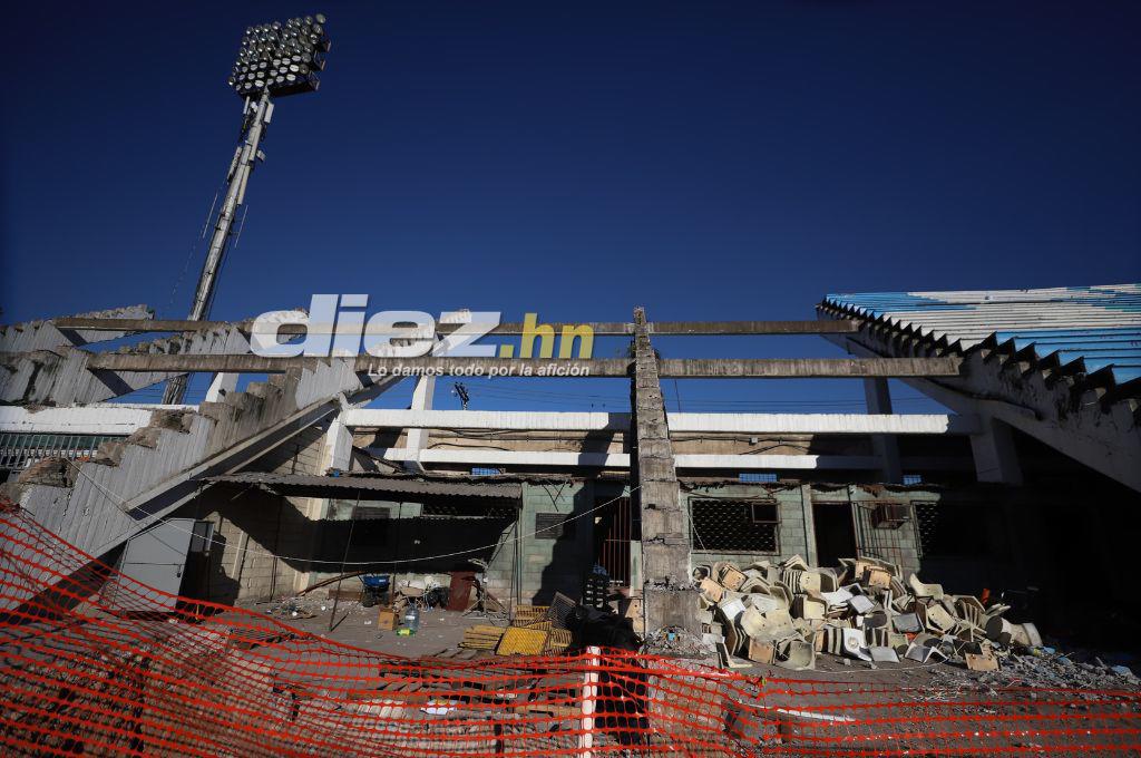 Así luce la grama del estadio Nacional Chelato Uclés tras el concierto y sigue la demolición de las graderías