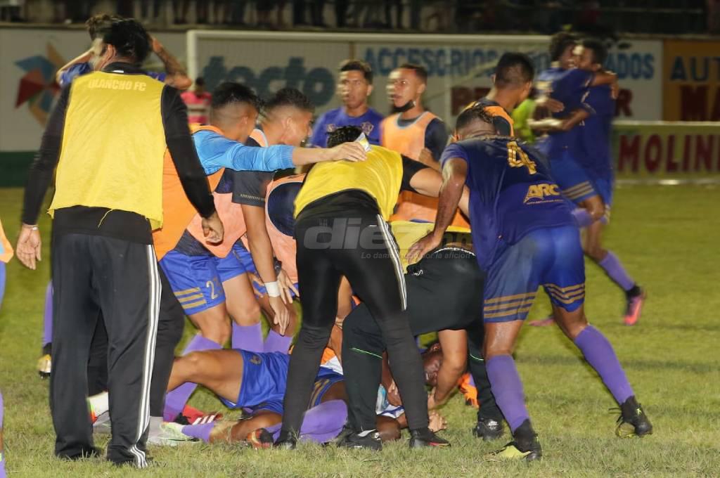 La frustración de Welcome, el festejo del Olancho y el ‘firulais’ en la cancha: así se vivió en fotos la final de la Liga de Ascenso