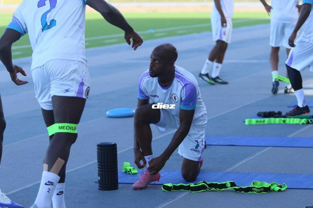 Engramillado, temperatura y rodeado de sus figuras: el entreno de Haití en el estadio Ergilio Hato de Curazao