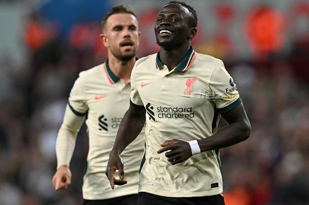 Liverpool sufre para vencer al Aston Villa y alcanza al Manchester City en el liderato de la Premier League