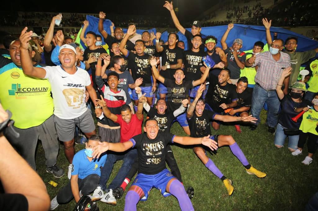 La frustración de Welcome, el festejo del Olancho y el ‘firulais’ en la cancha: así se vivió en fotos la final de la Liga de Ascenso