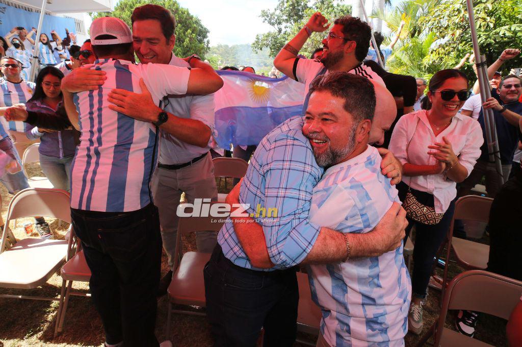 ¿Qué mirás bobo? con asado, al ritmo del bombo y entre abrazos: Así disfrutaron el título mundial en la Embajada de Argentina en Honduras