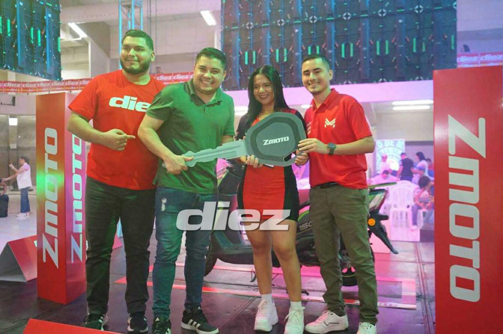 Diario Diez regaló una moto: así fue el ambientazo que se vivió en el Estadio Virtual en Expocentro por la final de la Champions League