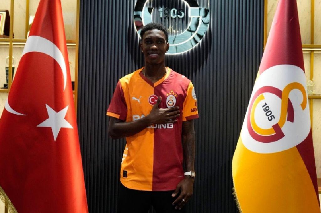 Se va del Barcelona tras ganarle al Oviedo y el nuevo fichaje de Flick, Xabi Alonso ya tiene 'club' y Julián rumbo a la Premier