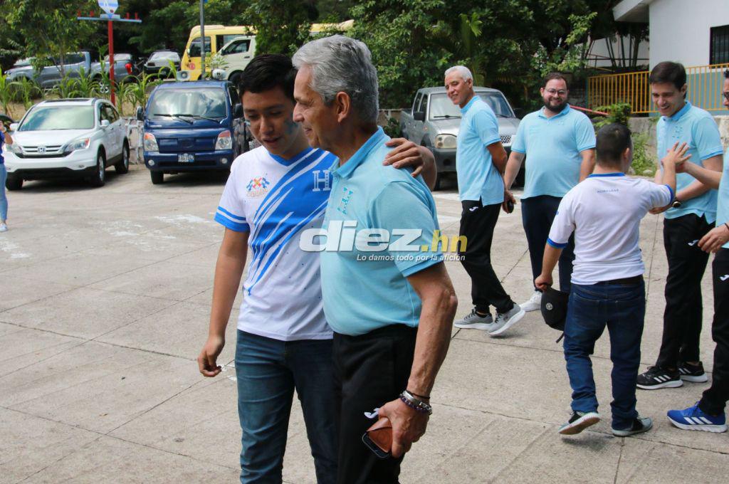 Muchas risas y abrazos: Los jugadores de la Selección de Honduras compartieron con niños del Instituto Juana Leclerc
