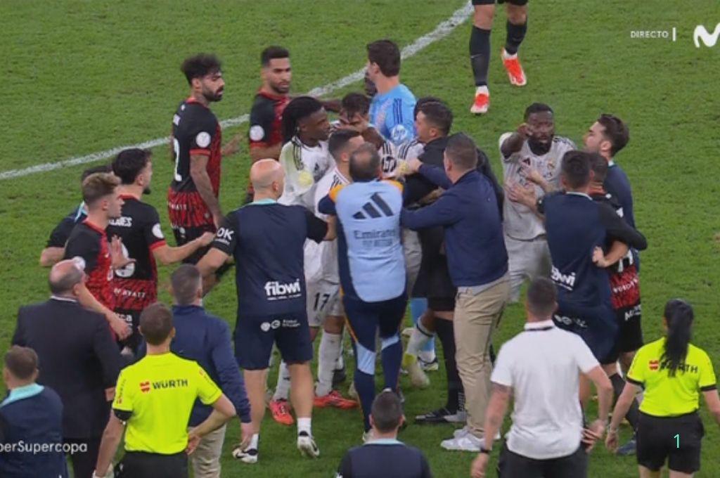 La ‘manotada’ de Bellingham, el estado físico de Tchouameni y el beso de Asencio que hizo enojar al Mallorca: “Que aprenda a jugar”