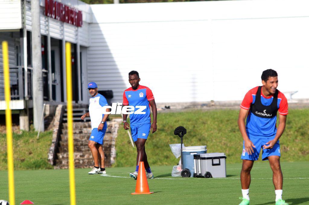 ¿Qué pasa con Araújo? Las imágenes del entreno del Olimpia; Elis activo y José Mendoza pendiente del futuro de Menjívar