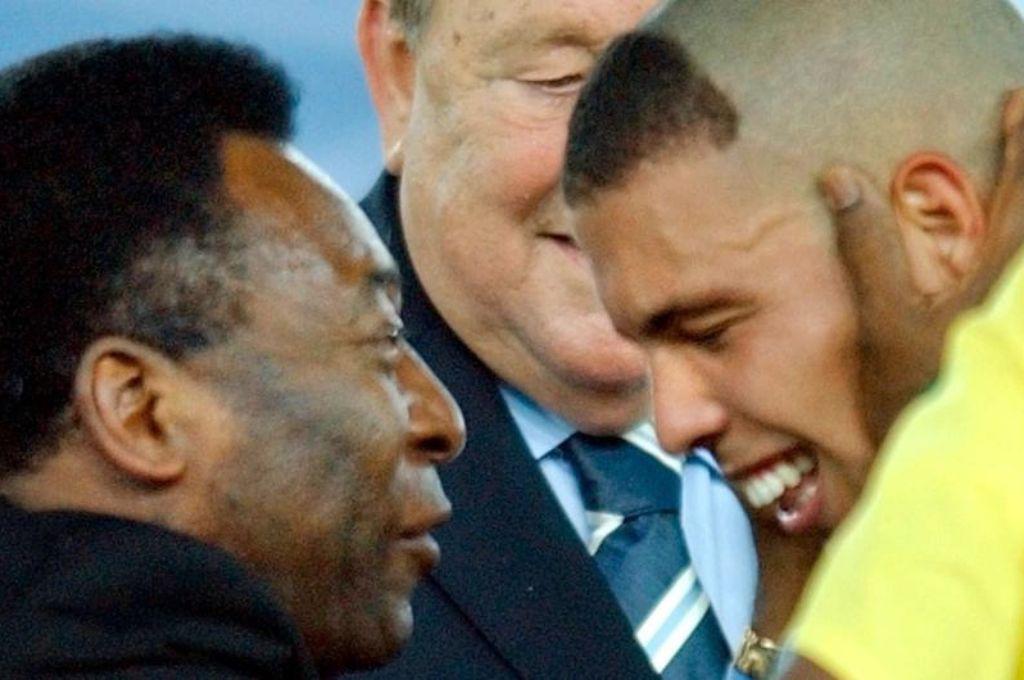 ¡Imágenes para la historia! Grandes jugadores y leyendas del fútbol mundial al lado del brasileño Pelé
