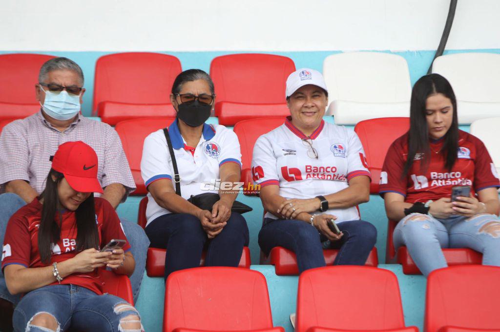 NO SE VIO EN TV: Las selfies del “Toro” Benguché, el detalle con los tacos del debutante Francisco Martínez y el enfado de Manolo Keosseián