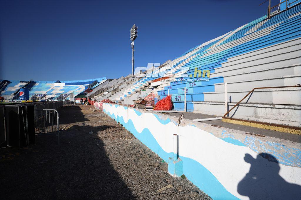 Así luce la grama del estadio Nacional Chelato Uclés tras el concierto y sigue la demolición de las graderías