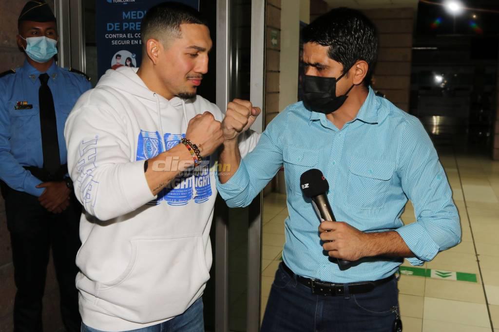 Con seguridad del gobierno y un ‘jab’ a periodista: Así fue la llegada de Teófimo López a Honduras para la toma de posesión