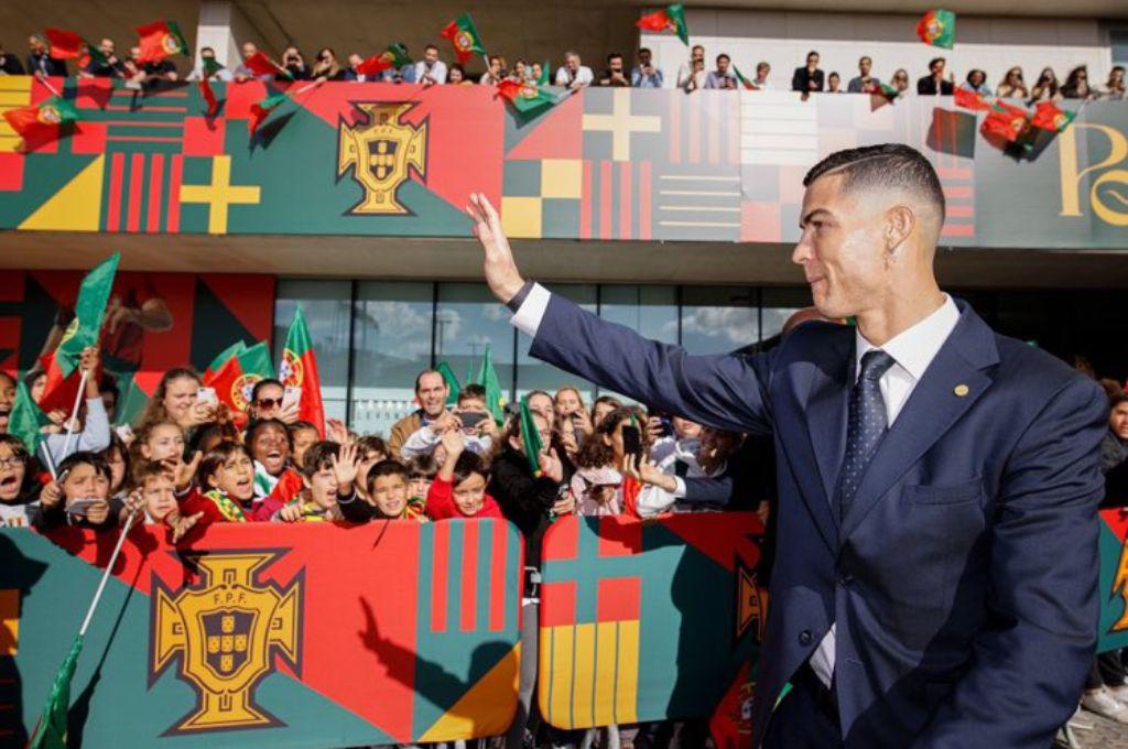 ¡Llegó el comandante! Elegante y sonriente arribó Cristiano Ronaldo a su último baile con Portugal al Mundial Qatar 2022