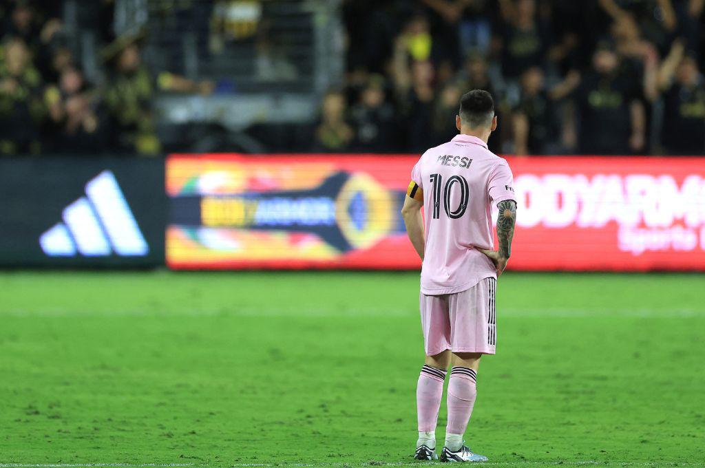 Locura por Messi: Imperdible reacción y mensaje de Selena Gómez a Leo, nuevo capítulo del guardaespaldas y el gesto del ‘10’ con Chiellini