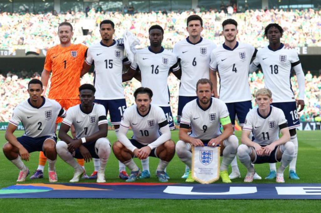 No cantó el himno de la Selección Inglaterra y piden que se vaya del equipo: “Es una traición, no está capacitado”