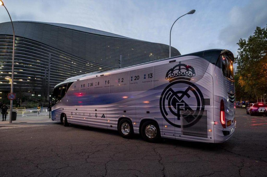 Malas noticias en el Real Madrid: El bus del club sufrió accidente en su vuelta de Liverpool ¿cómo están los jugadores?