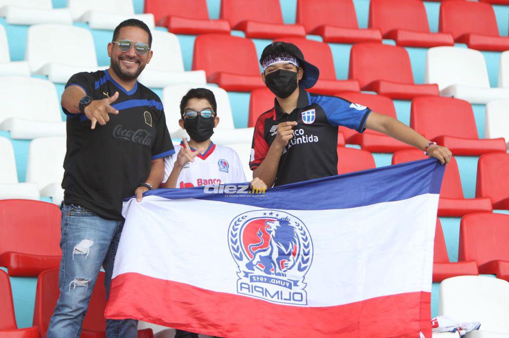 NO SE VIO EN TV: Las selfies del “Toro” Benguché, el detalle con los tacos del debutante Francisco Martínez y el enfado de Manolo Keosseián