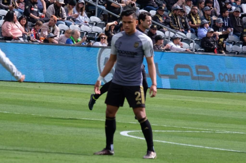 ¡Lujazo del LAFC! Famosos, anillos millonarios y espectacular tifo en estreno de la nueva casa de Denil Maldonado