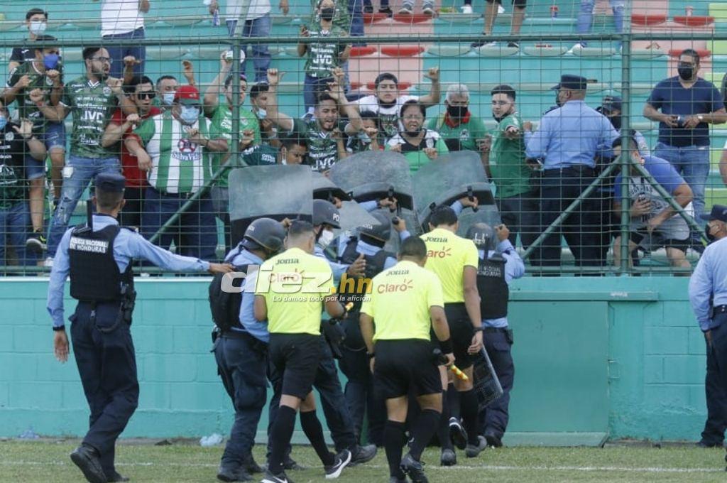 No se vio en TV: Aficionados ofrecieron dinero y los árbitros salieron custodiados del Yankel Rosenthal