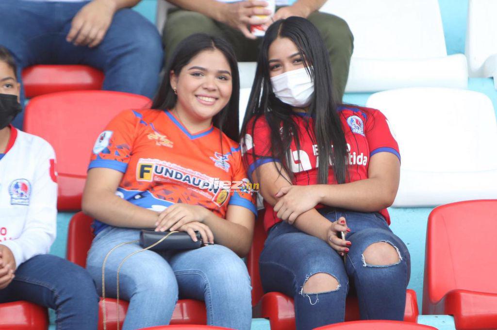 NO SE VIO EN TV: Las selfies del “Toro” Benguché, el detalle con los tacos del debutante Francisco Martínez y el enfado de Manolo Keosseián