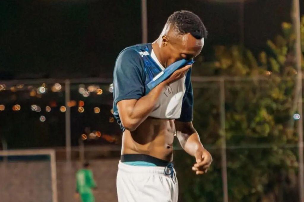 Mundialista es arrestado por robarse celulares y computadoras: fue atrapado con una subametralladora