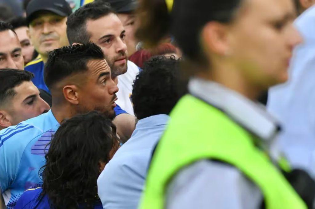 River Plate se burla de La Bombonera, ‘Chiquito’ Romero se encaró con hincha de la barra de Boca y la respuesta del portero