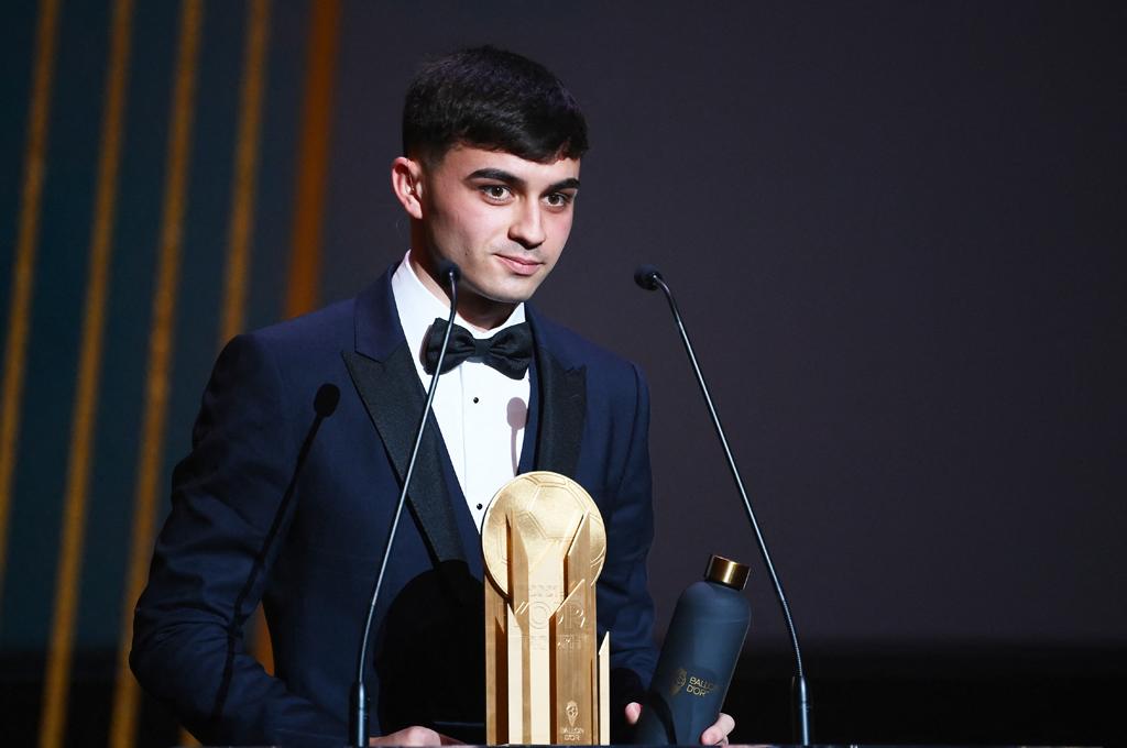 ¡Pedri gana el premio Kopa al mejor jugador joven de la temporada 2021!