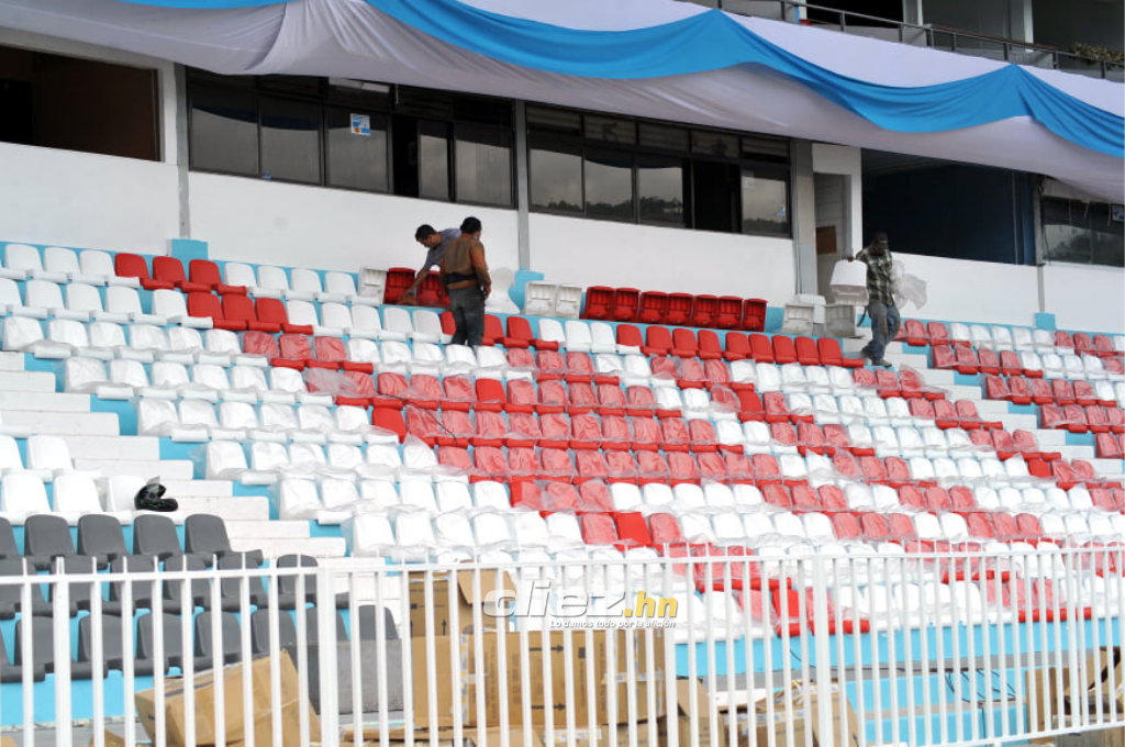 ¡Ya tiene nuevas butacas, pero la cancha está peor! Así luce actualmente el estadio Nacional y los cambios que vienen a mitad de año