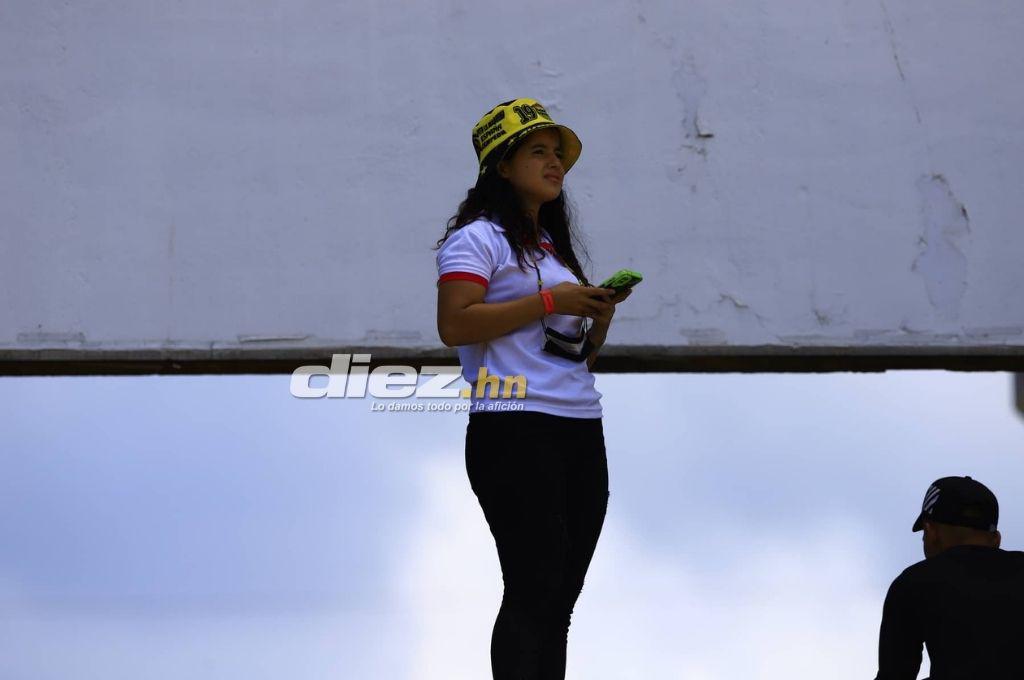 Muchos hinchas del Motagua y bellas mujeres en el estadio Olímpico de San Pedro Sula para disfrutar de la gran final