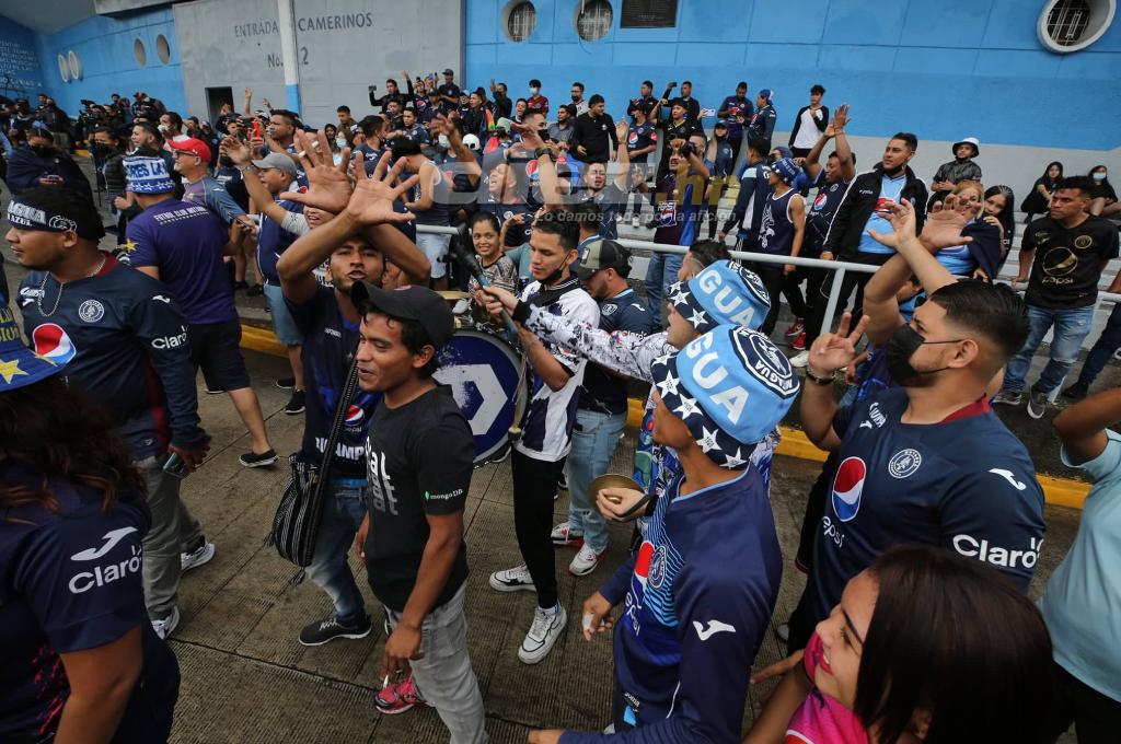 ¡Se pinta el Nacional! Así se vivió la previa de la final de ida entre Motagua y Real España: la afición puso el color