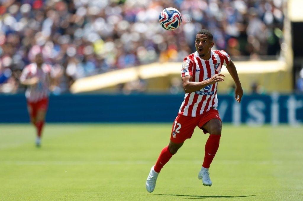 Messi rompe el mercado de fichajes en el Inter Miami, Flick sufre la tercera baja en Barcelona y Pirlo vuelve a las canchas