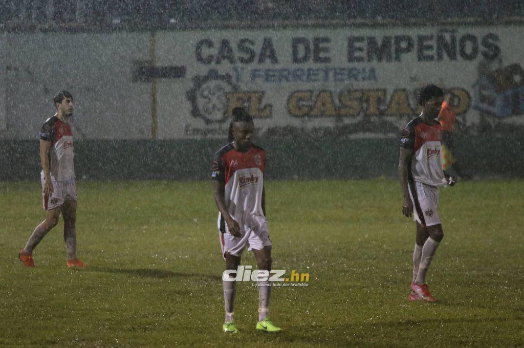 ¡Locura total! Invasión de aficionados y tristeza de Lone: Así celebró el ascenso a Liga Nacional el Olancho FC