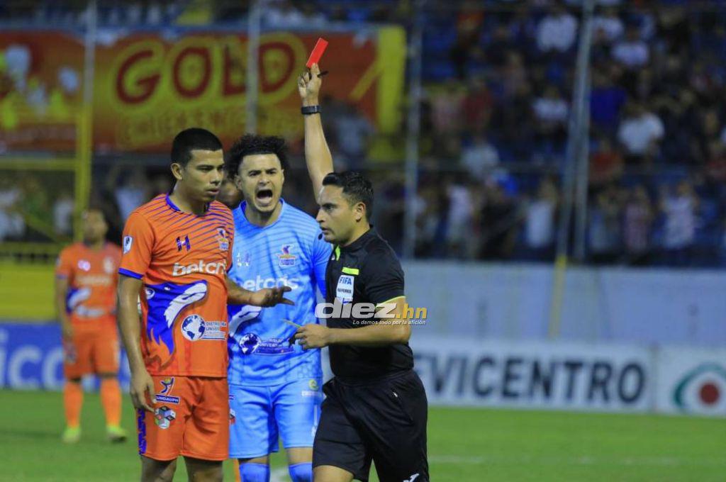 El cariño de Troglio a ex Olimpia, la bronca de Benguché y la molestia de la Ultra Fiel ¿quién es la chica de palco?