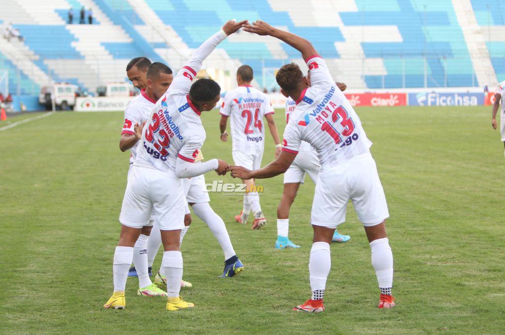 NO SE VIO EN TV: Las selfies del “Toro” Benguché, el detalle con los tacos del debutante Francisco Martínez y el enfado de Manolo Keosseián