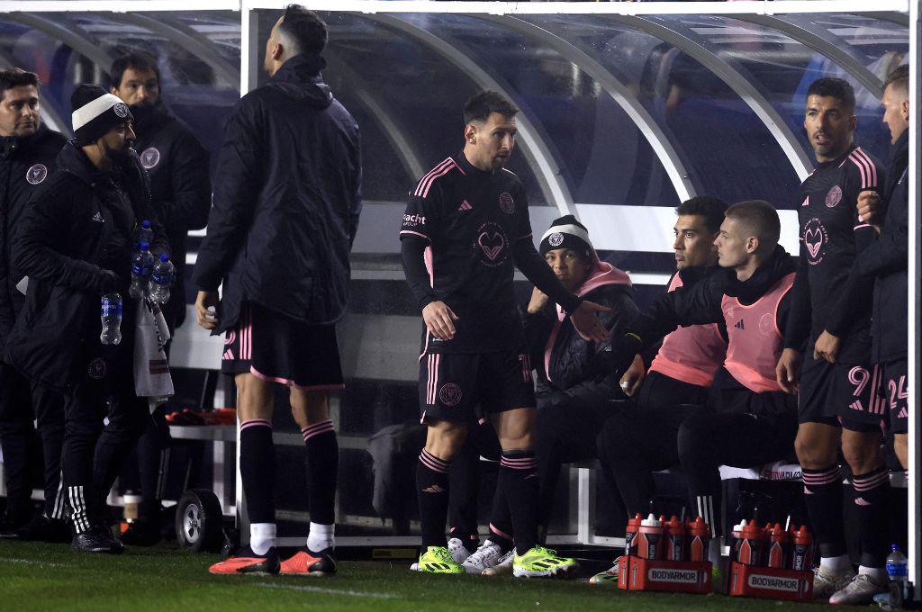 Messi no pudo llenar el estadio, el enfado de Luis Suárez en el Inter Miami-FC Dallas y su charla con David Ruiz