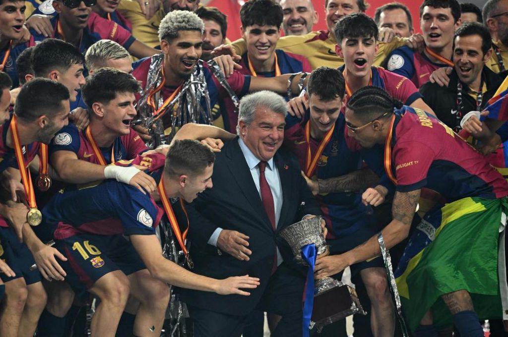 OFICIAL: se va del Barcelona uno de los mejores, esto hizo con Hansi Flick y la promesa que todos esperan que cumpla