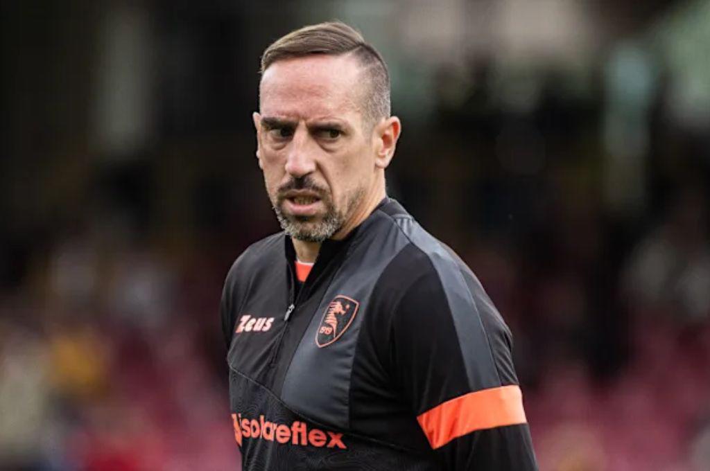 Ganó todo con el Bayern y confiesa el crudo momento que nadie sabía de su vida: Casi me cortan una pierna...