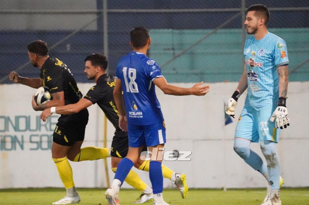 Real España desaprovecha una oportunidad de oro para alejarse en la cima tras empatar de 'visita' ante Victoria