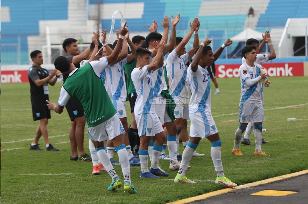 NO SE VIO EN TV: La burla del portero de Guatemala, el júbilo chapín tras dar la sorpresa y así festejaron en el camerino