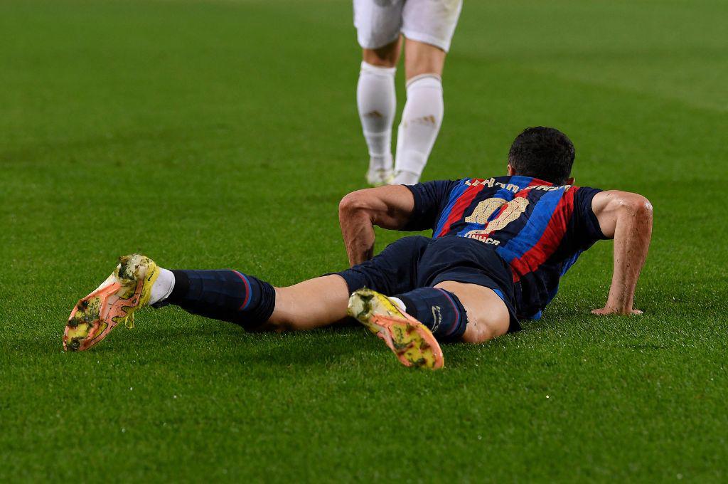 ¡Duro momento! La tristeza de Xavi y compañía tras ser eliminados de la UEFA Champions League y saber que jugará Europa League