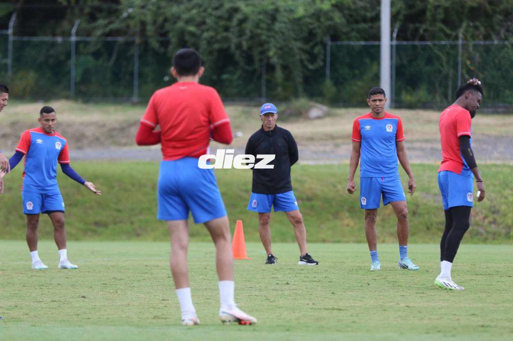 Risas, bromas y la foto de Pedro Troglio con el Chelito: Así fue el entreno del Olimpia previo a la semifinal ante Olancho FC