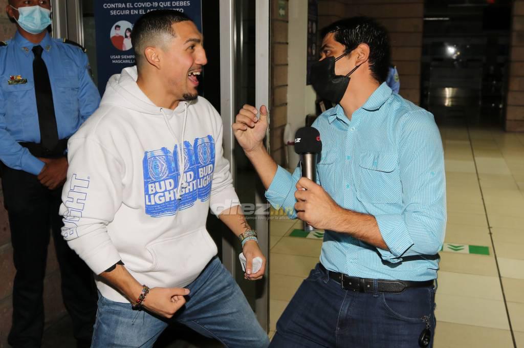 Con seguridad del gobierno y un ‘jab’ a periodista: Así fue la llegada de Teófimo López a Honduras para la toma de posesión