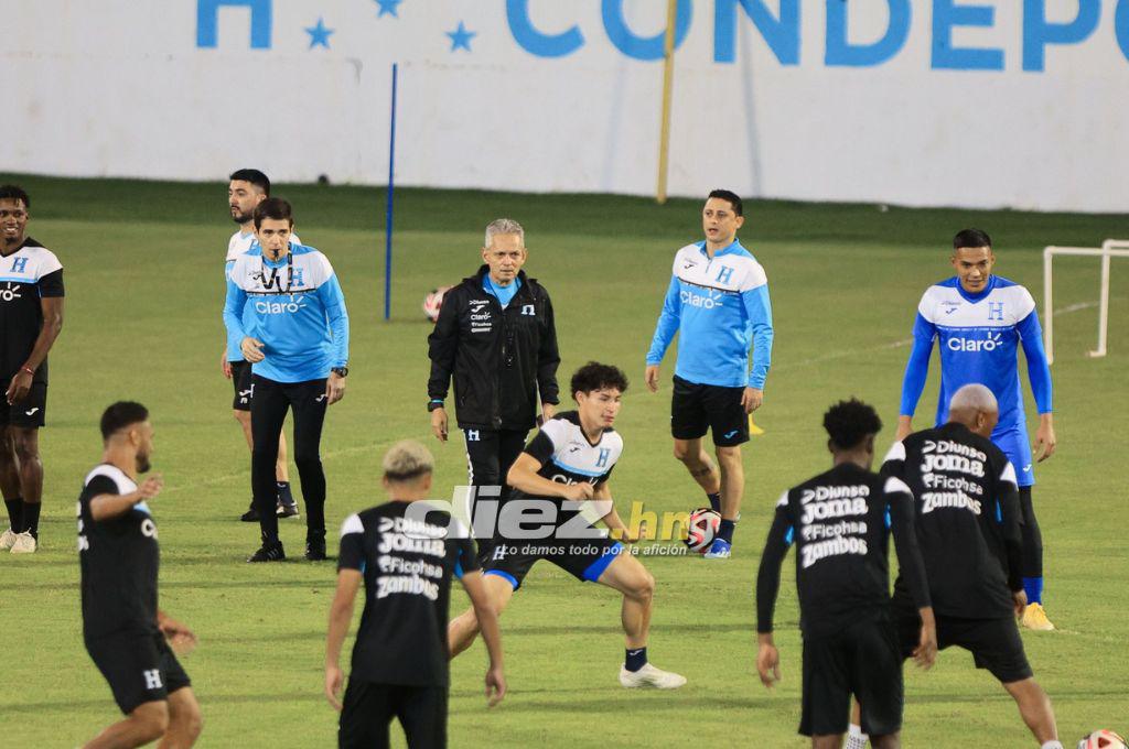 Las primeras imágenes de Yustin Arboleda con la camisa de la Selección de Honduras y un invitado especial en el entreno