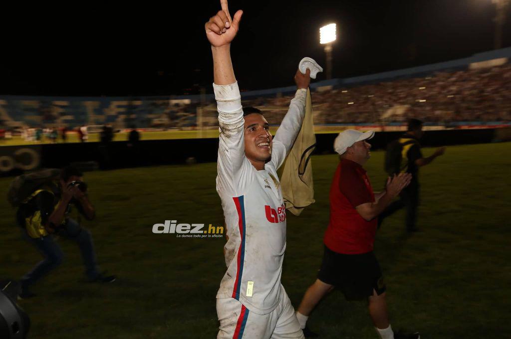 La incredulidad del “Mango”, inexorable ley del ex y el éxtasis de Troglio tras clasificar a su primera final de Concacaf con Olimpia (FOTOS)