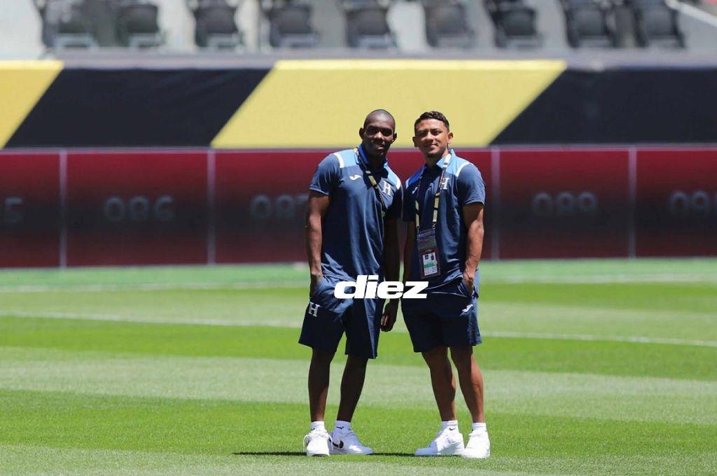 Rueda sorprende y se pasea descalzo por el césped del Live’s Stadium al estilo de Luis Enrique previo al duelo contra México