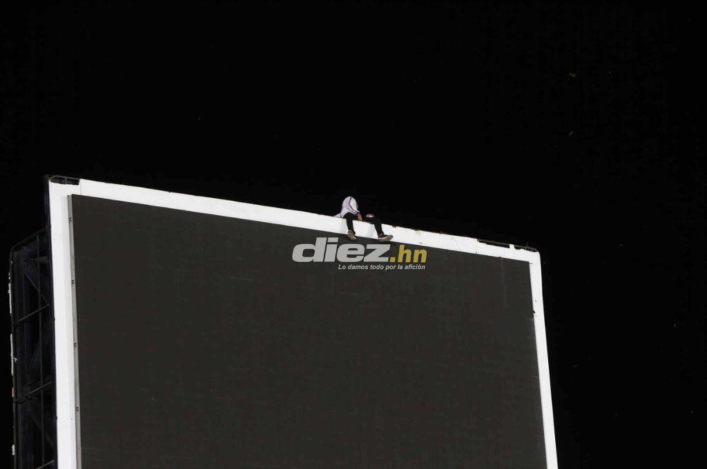 No se vio en TV: El hincha de Olimpia que arriesgó su vida en el Nacional y el curioso cambio con el banquillo de suplentes